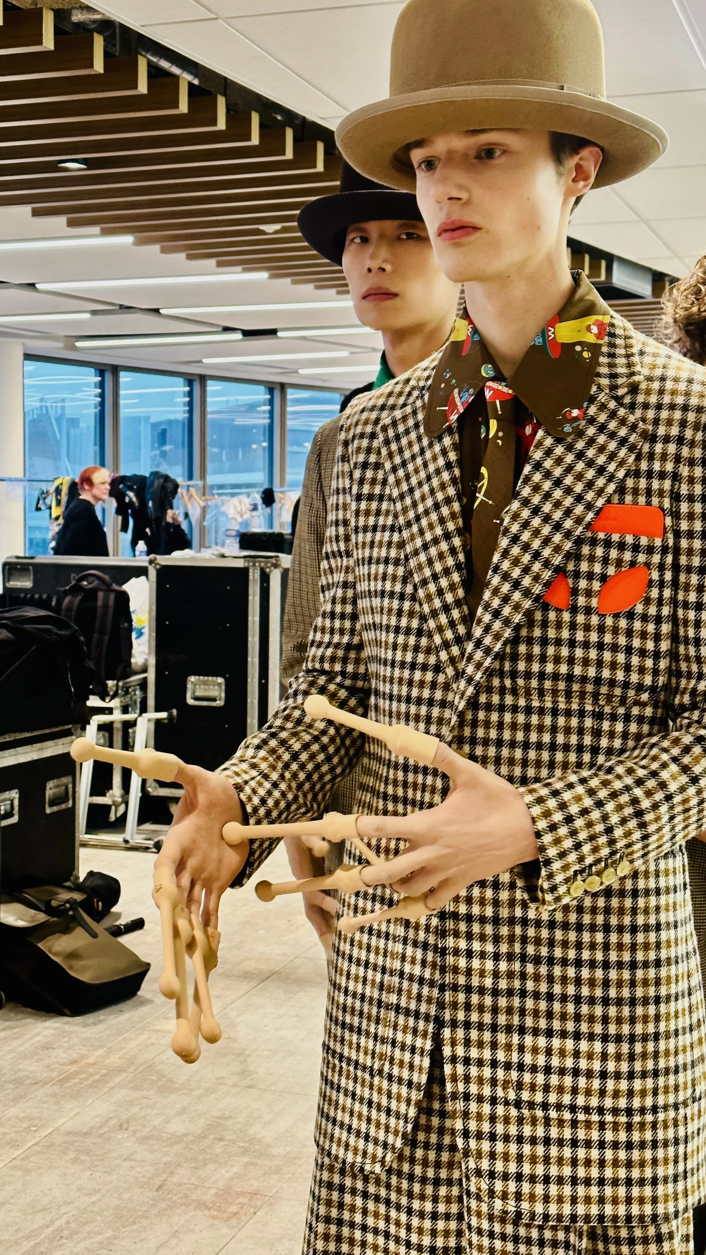 walter van beirendonck 大判マフラー　ストール Walter Van Beirendonck FW25 - COEVAL Magazine